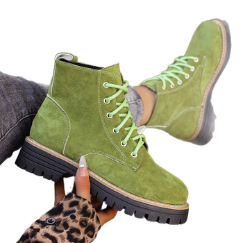 Martin csizmák, euro-amerikai stílus, középmagas szár, vastag sarka 3–5 cm, velúr felső, gumírozott talp, előre fűzőzár