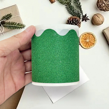 Dekoratyvinės lipnios etiketės ant padengto popieriaus su smėlio tekstūra ir blizgančiomis dalelėmis, nereguliaraus kontūro forma, storis 0,08 mm, ilgalaikė temperatūros atsparumas 60–80°C