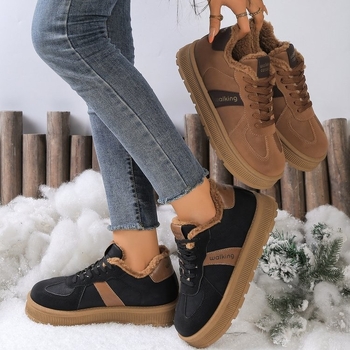 Sieviešu ziemas zābaki ar mākslīgu pūku odere, PU augšdaļa, vidēja augstuma potīte, zems papēdis 1–3 cm, priekšējā aukla aizdare