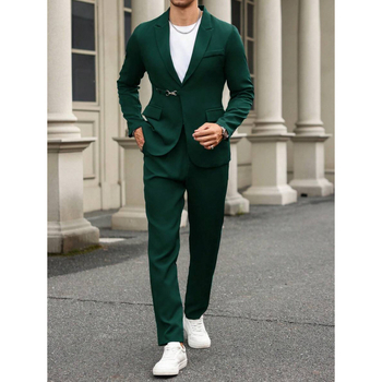 Vyriskas kostiumo dalys su metaliniais dekoratyviniais elementais, švarkas su trimis mygtukų eilėmis, tinkamas visoms sezonoms, siauras kirpimas, sintetinių pluoštų ir acetato pluošto mišinys