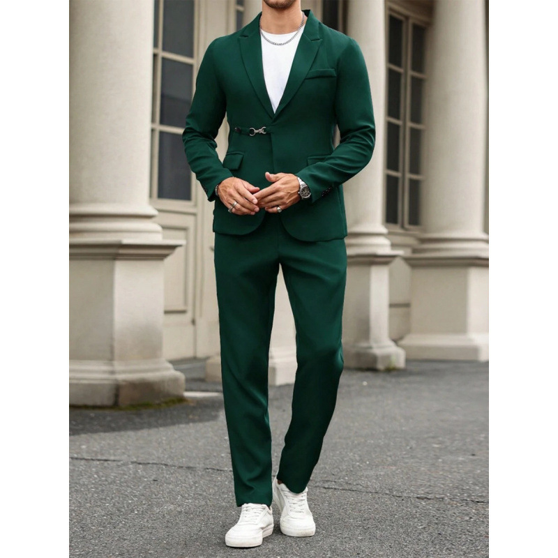 Vyriskas kostiumo dalys su metaliniais dekoratyviniais elementais, švarkas su trimis mygtukų eilėmis, tinkamas visoms sezonoms, siauras kirpimas, sintetinių pluoštų ir acetato pluošto mišinys