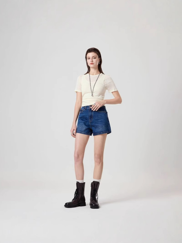 Traper šort s visokim strukom, nostalgičan retro ravni kroj, denim s pamukom i Lyocellom (Lyocell 30–50%), mikroelastičnost