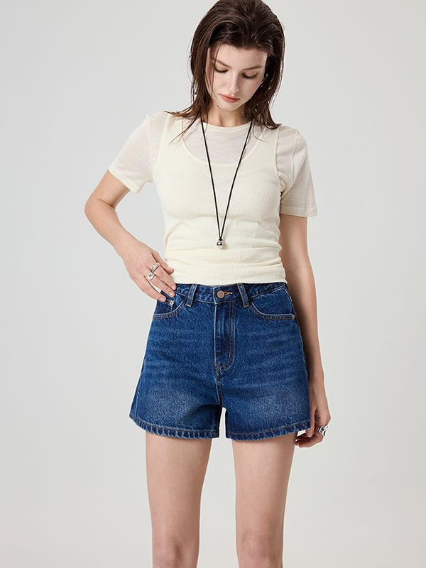 Traper šort s visokim strukom, nostalgičan retro ravni kroj, denim s pamukom i Lyocellom (Lyocell 30–50%), mikroelastičnost
