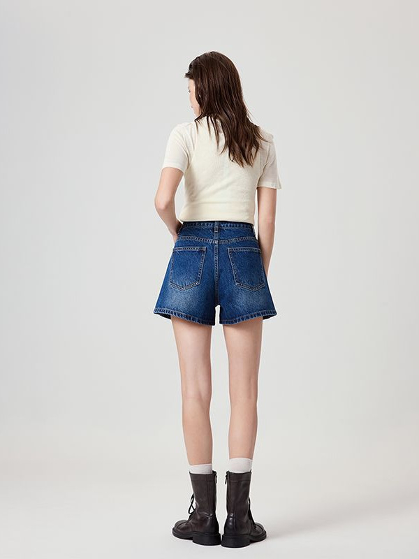 Traper šort s visokim strukom, nostalgičan retro ravni kroj, denim s pamukom i Lyocellom (Lyocell 30–50%), mikroelastičnost