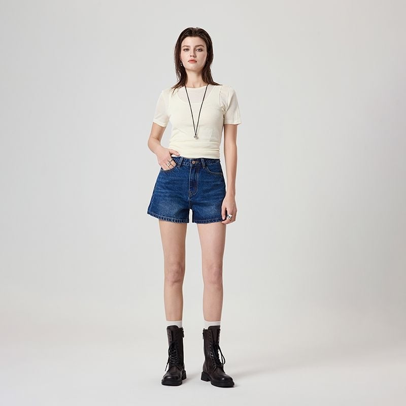 Traper šort s visokim strukom, nostalgičan retro ravni kroj, denim s pamukom i Lyocellom (Lyocell 30–50%), mikroelastičnost
