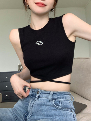 Vestă fără mâneci cu șiret în formă I, croială slim, poliester, lungime standardă 50–65 cm, culoare uni