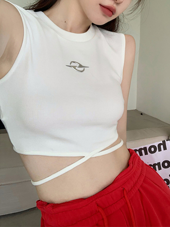 Vestă fără mâneci cu șiret în formă I, croială slim, poliester, lungime standardă 50–65 cm, culoare uni