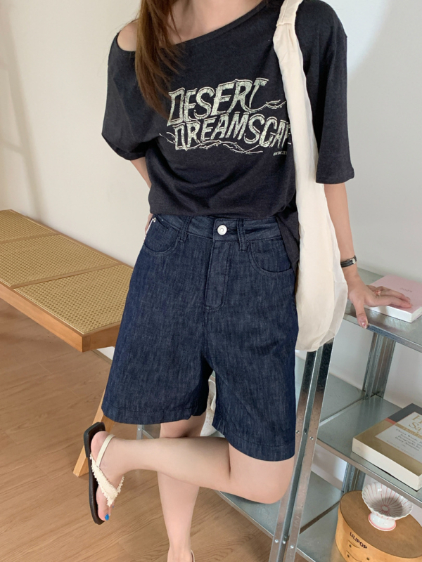 Pantaloni capri din denim pentru femei, talie înaltă, țesătură subțire, croială dreaptă, 70–80% bumbac cu până la 30% Lyocell.
