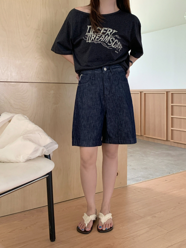 Pantaloni capri din denim pentru femei, talie înaltă, țesătură subțire, croială dreaptă, 70–80% bumbac cu până la 30% Lyocell.