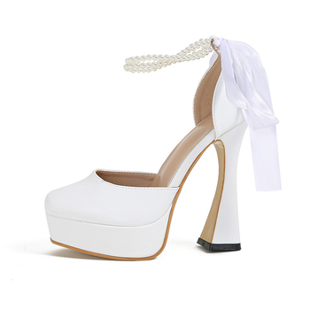 Moteriškos aukštakulniai bateliai su kvadratine nosimi, super aukštas kulnas (>8 cm), platus kulnas, sagties užsegimas