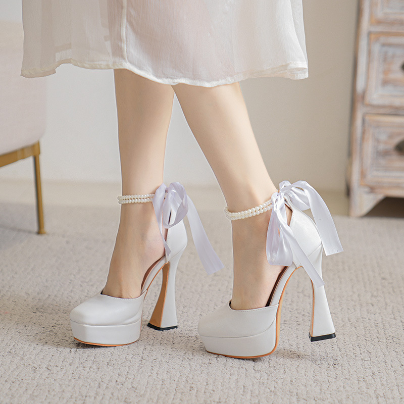 Moteriškos aukštakulniai bateliai su kvadratine nosimi, super aukštas kulnas (>8 cm), platus kulnas, sagties užsegimas