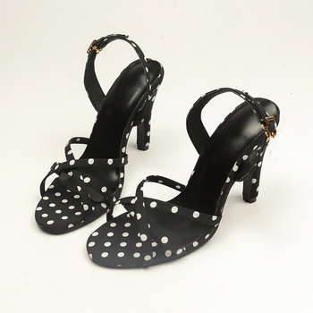 Egy pántos szandál, pöttyös dizájn, vékony magas sarkú, PU felsőrész, PU belső, gumitalp