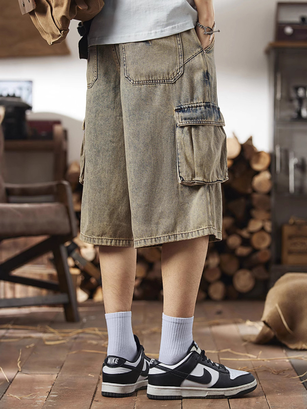 Férfi denim cargo rövidnadrág nagy zsebekkel, pamutból készült, középhosszú szabás, egyenes vonalú, utcai stílus