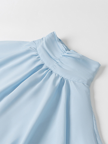 Φόρεμα με σταθερό γιακά, καμπαναρικά μανίκια και διαδοχικές στρώσεις διακόσμησης, μονόχρωμο σχέδιο; ύφασμα: βαμβάκι-πολυεστέρα; μέση: χαλαρή; φούστα: ασύμμετρη