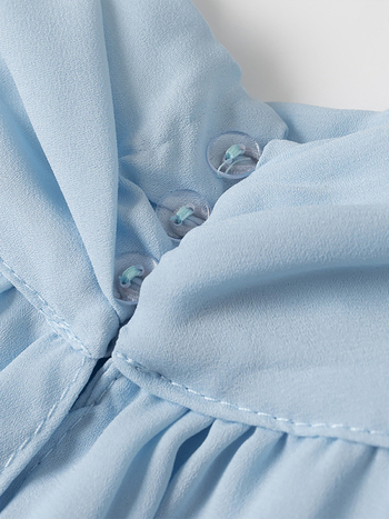 Φόρεμα με σταθερό γιακά, καμπαναρικά μανίκια και διαδοχικές στρώσεις διακόσμησης, μονόχρωμο σχέδιο; ύφασμα: βαμβάκι-πολυεστέρα; μέση: χαλαρή; φούστα: ασύμμετρη