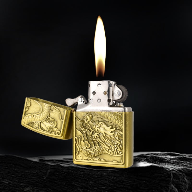 Metāla kerosenes aizdedzinātājs ar reljefa pūķa dizainu, pret vēju, Liu Yanping zīmols