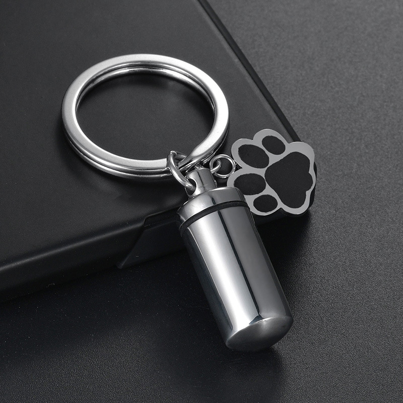 Rozsdamentes acél kulcstartó kapszula medve mancs formájú mintával, nyitható