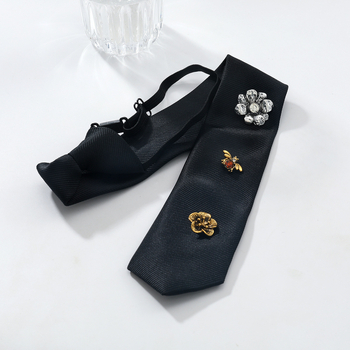 Kaklaroa ar ziedu un tauriņu motīvu, pilna ar kristāliem, materiāls sakausējums, apstrāde: izšūšana, sieviešu dizains