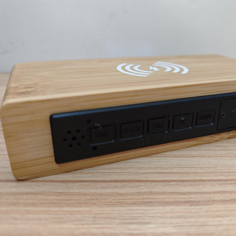 Belaidžio įkrovimo laikrodis su LED skaitmeniniu ekranu ir veidrodžiu, bambukinis medis NST 7008