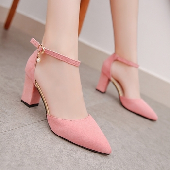 Moteriški sandalai su smailiu pirštu, vienos sagties su sagtelėmis, storas kulnas (>8 cm), viršutinė mikropluošto oda, padas iš gumos