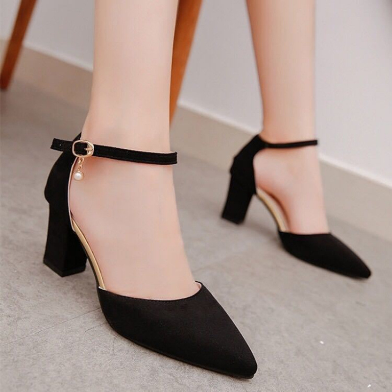 Moteriški sandalai su smailiu pirštu, vienos sagties su sagtelėmis, storas kulnas (>8 cm), viršutinė mikropluošto oda, padas iš gumos