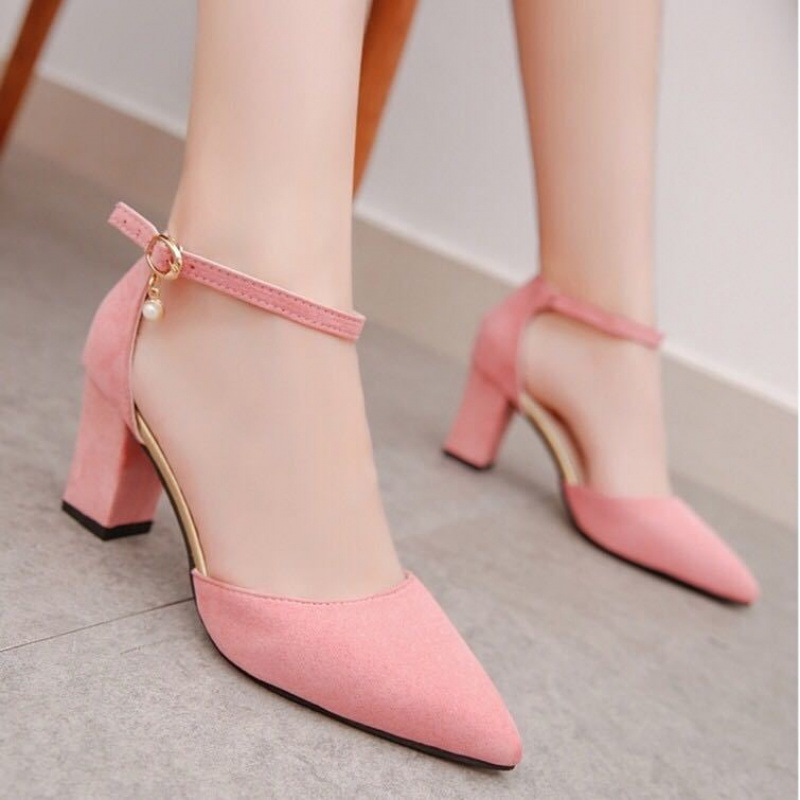 Moteriški sandalai su smailiu pirštu, vienos sagties su sagtelėmis, storas kulnas (>8 cm), viršutinė mikropluošto oda, padas iš gumos