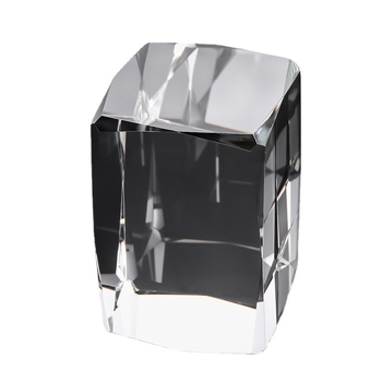 Κρυστάλλινο βραβείο με γεωμετρικά στοιχεία σε μορφή κύβου και κυλίνδρου, μοντέρνο απλό στυλ, χαραγμένο λογότυπο στη βάση