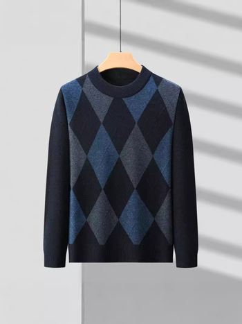 Мъжки есенен пуловер с полувисока яка, прав силует, дълги ръкави, рибен кант на подгъва, синтетична смес
