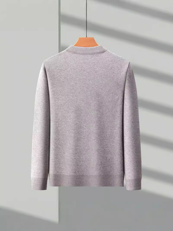 Мъжки есенен пуловер с полувисока яка, прав силует, дълги ръкави, рибен кант на подгъва, синтетична смес