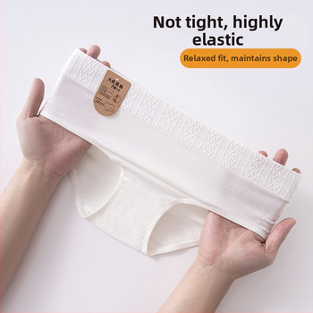 Moteriškos medvilninės kelnaitės su vidutiniu juosmens lygiu, antibakterinės ir kvėpuojančios; džakardo audinys; tarpkelio įdėklas 100% medvilnė.