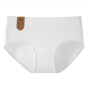 Moteriškos medvilninės kelnaitės su vidutiniu juosmens lygiu, antibakterinės ir kvėpuojančios; džakardo audinys; tarpkelio įdėklas 100% medvilnė.