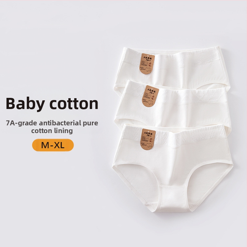 Moteriškos medvilninės kelnaitės su vidutiniu juosmens lygiu, antibakterinės ir kvėpuojančios; džakardo audinys; tarpkelio įdėklas 100% medvilnė.