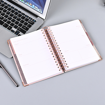 Užrašų knygelė su spiraline apvade, popieriaus viršelis, guminis tekstas, 80 g/m² popierius, modelis plastinis užpildas, logotipo spauda įmanoma