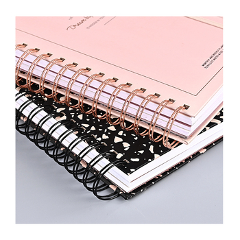 Užrašų knygelė su spiraline apvade, popieriaus viršelis, guminis tekstas, 80 g/m² popierius, modelis plastinis užpildas, logotipo spauda įmanoma