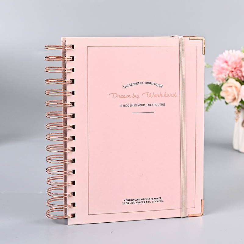 Užrašų knygelė su spiraline apvade, popieriaus viršelis, guminis tekstas, 80 g/m² popierius, modelis plastinis užpildas, logotipo spauda įmanoma