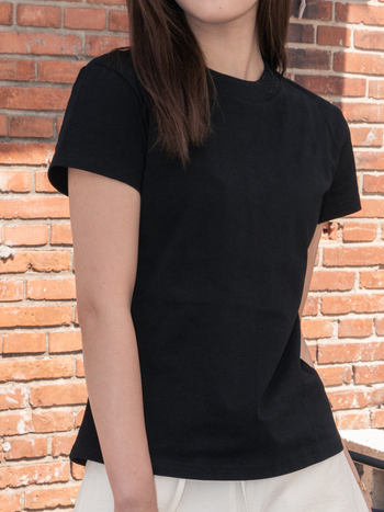 Μπλουζάκι από βαμβάκι με κέντημα, βασική γραμμή, στενή εφαρμογή, στρογγυλός λαιμός, κοντά μανίκια