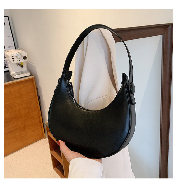 Prancūziško stiliaus mažoji pečių rankinė – PU medžiaga, poliesterio pamušalas, horizontalaus kvadrato siluetas, užtrauktukas, dvigubi pečių diržai