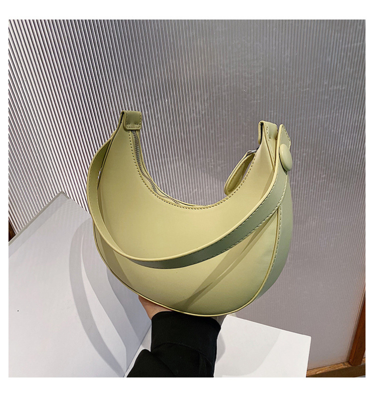 Prancūziško stiliaus mažoji pečių rankinė – PU medžiaga, poliesterio pamušalas, horizontalaus kvadrato siluetas, užtrauktukas, dvigubi pečių diržai