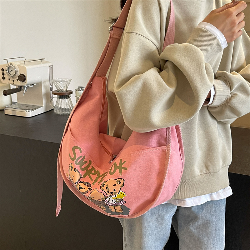 Dumpling bag — geantă de umăr din pânză cu imprimeu drăguț, fermoar, 3D moale, formă orizontală pătrată, căptușeală poliester, buzunare interne pentru telefon și ID, curea unică, ideală pentru relaxare în călătorii