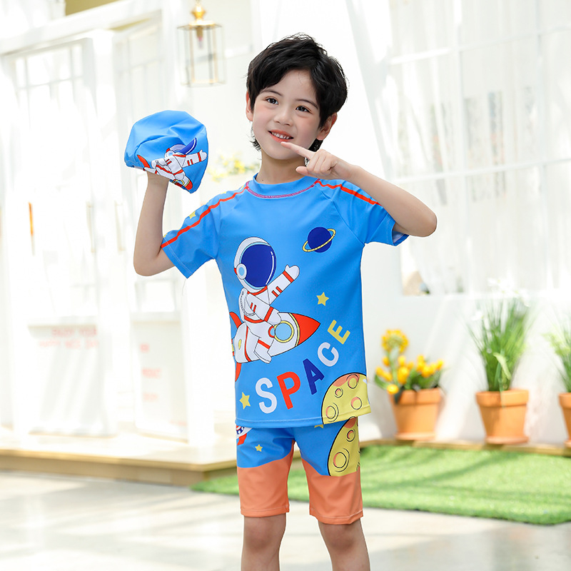 Момчешки двучастков плувен костюм с карикатурен принт, бързосъхнеща материя със слънцезащита, за възраст 3–13 години, полиестер 85% с подплата 15%