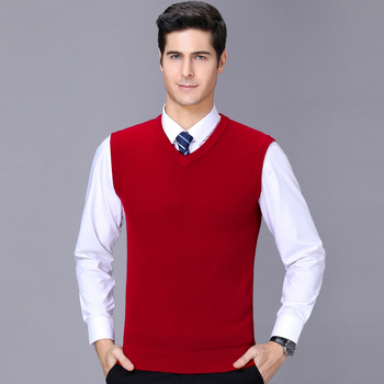 Vyrinė megzta be rankovių su V kaklu, iš kašmyro ir vilnos, stora ir šilta