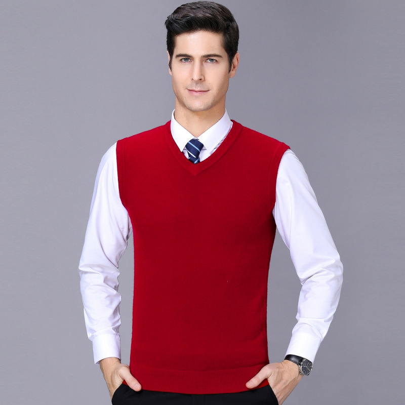 Vyrinė megzta be rankovių su V kaklu, iš kašmyro ir vilnos, stora ir šilta