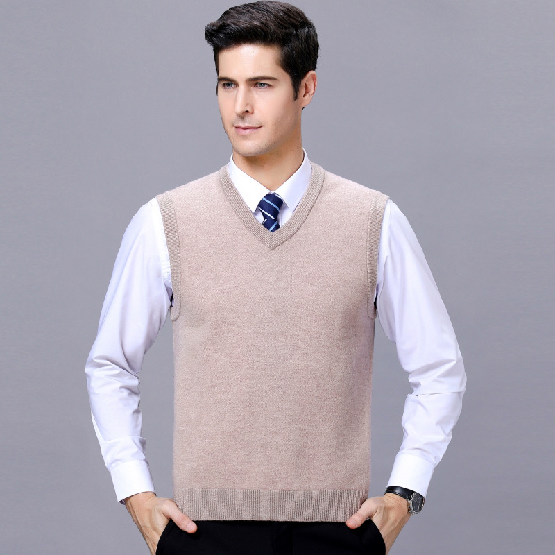 Vyrinė megzta be rankovių su V kaklu, iš kašmyro ir vilnos, stora ir šilta