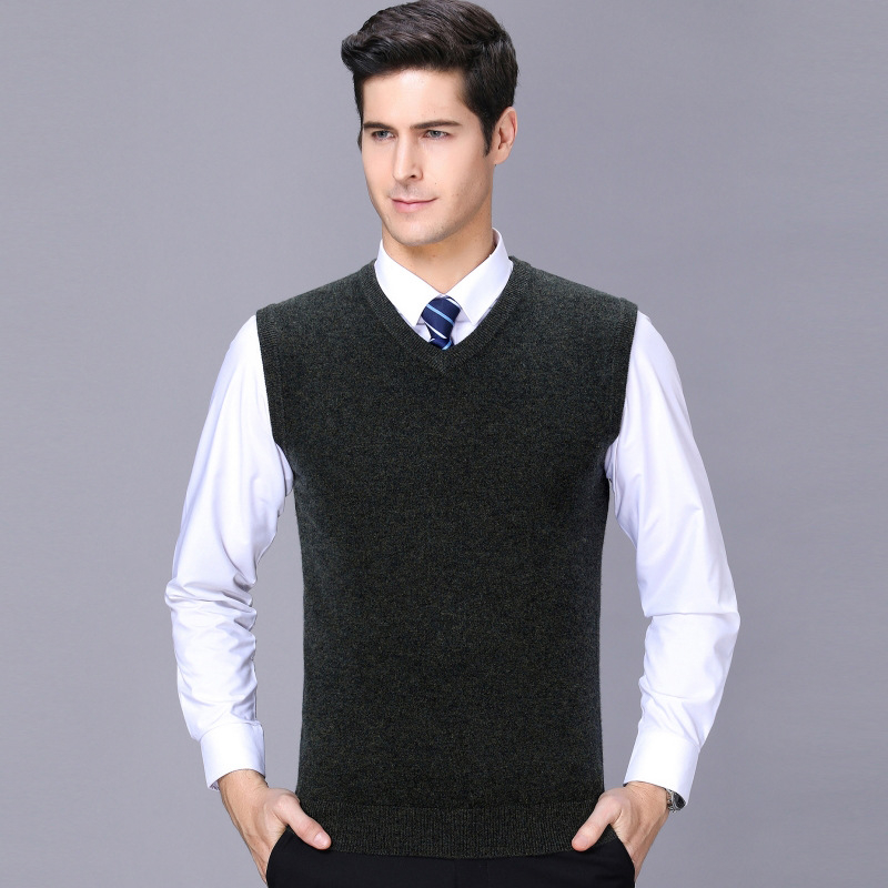 Vyrinė megzta be rankovių su V kaklu, iš kašmyro ir vilnos, stora ir šilta