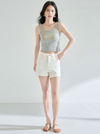 Șort din denim, talie înaltă, lungime scurtă, micro-elastic, denim cu 70–80% bumbac