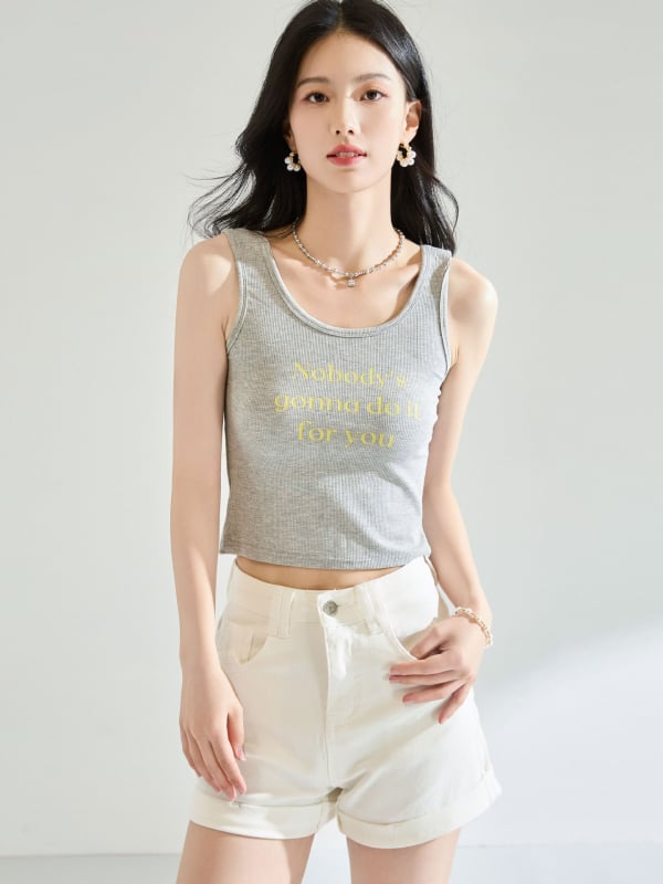 Șort din denim, talie înaltă, lungime scurtă, micro-elastic, denim cu 70–80% bumbac