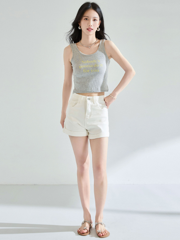 Șort din denim, talie înaltă, lungime scurtă, micro-elastic, denim cu 70–80% bumbac