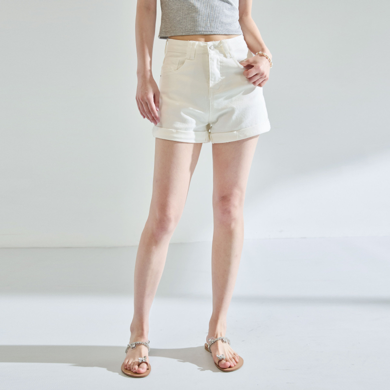 Șort din denim, talie înaltă, lungime scurtă, micro-elastic, denim cu 70–80% bumbac