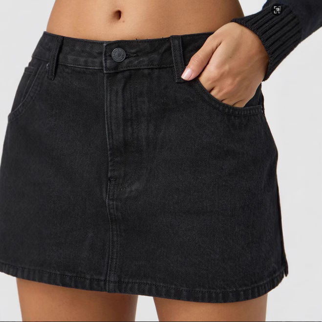 Ženska traper suknja — uski kroj, srednji pojas, ravna silueta, isprani elastični denim