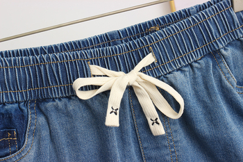 Moterų džinsiniai šortai su elastine juosta, laisvas kirpimas, tiesa kelnių linija, lengvas medvilnės mišinys (70-80%)